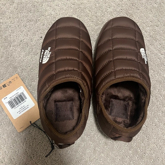 Skims x the north face collab. Thermoball traction mules cocoa size 7. - Picture 2 of 3
